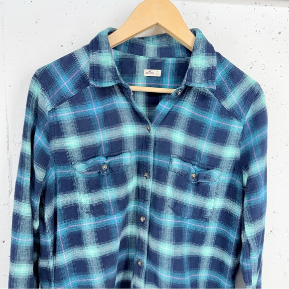 Hollister size Medium Teal Blue Plaid Long Sleeve Button Down Flannel Shirt - Picture 2 of 12